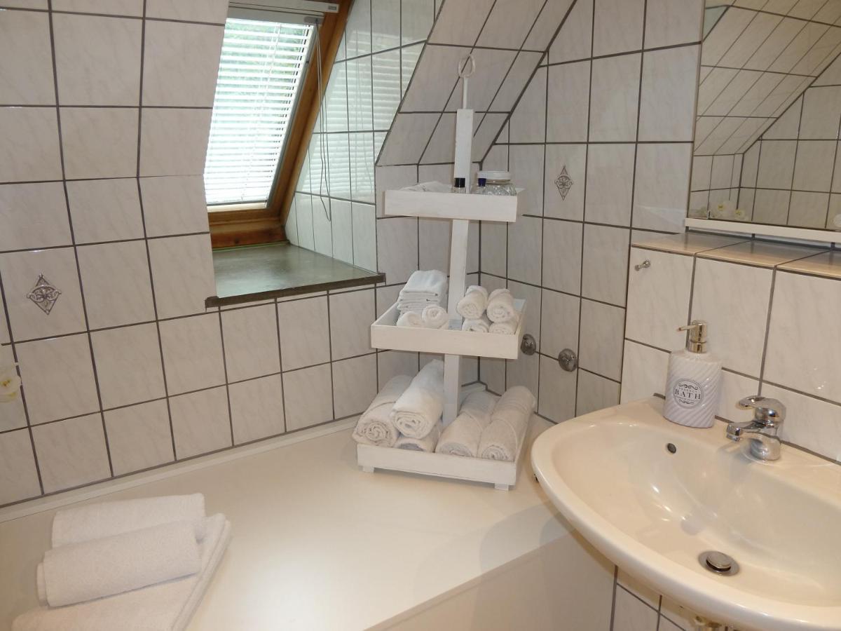 Helle 70 Qm Ferienwohnung Mit Herrlichem Blick Teningen Exterior foto